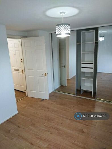 1 Bedroom Flat To Rent In St. Lukes Court, London, SE6
