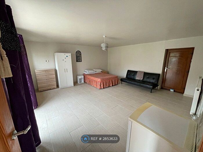 Studio To Rent In Whitehaven, Luton, LU3