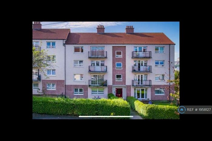 3 Bedroom Flat To Rent In Kerrycroy St, Glasgow, G42