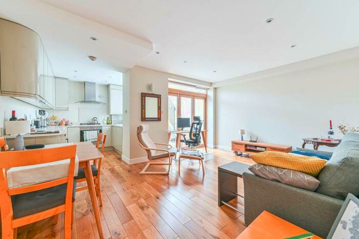 1 Bedroom Maisonette To Rent In Byrne Road, Balham, London, SW12