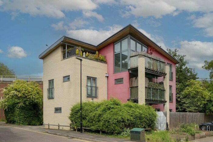 2 Bedroom Flat To Rent In Stonehill Road, London, W4