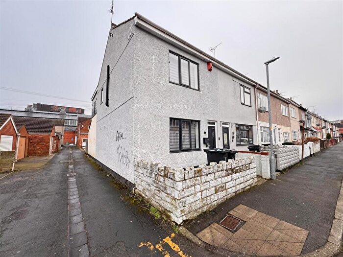 4 Bedroom End Of Terrace House To Rent In Theobald Street, Swindon, SN1