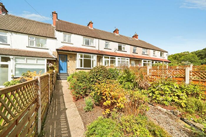 3 Bedroom Terraced House For Sale In Ryshworth Crescent, Bingley, BD16