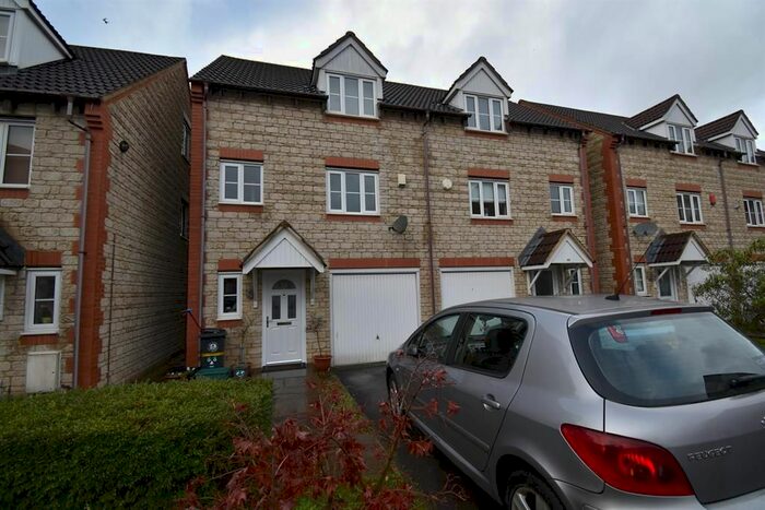 3 Bedroom Semi-Detached House To Rent In Parade Court, Bristol, BS5