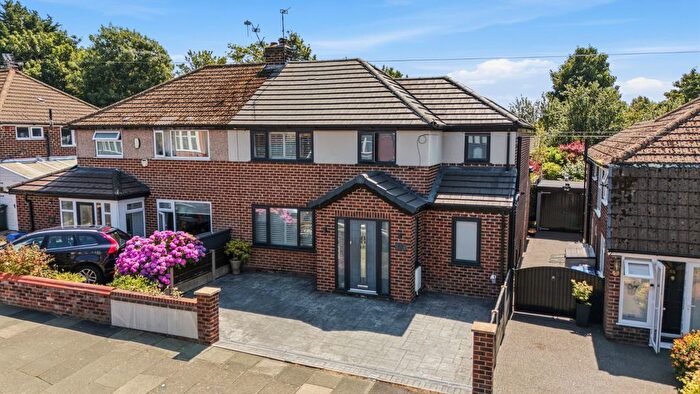4 Bedroom Semi-Detached House For Sale In Bowerfold Lane, Heaton Norris, Stockport, SK4