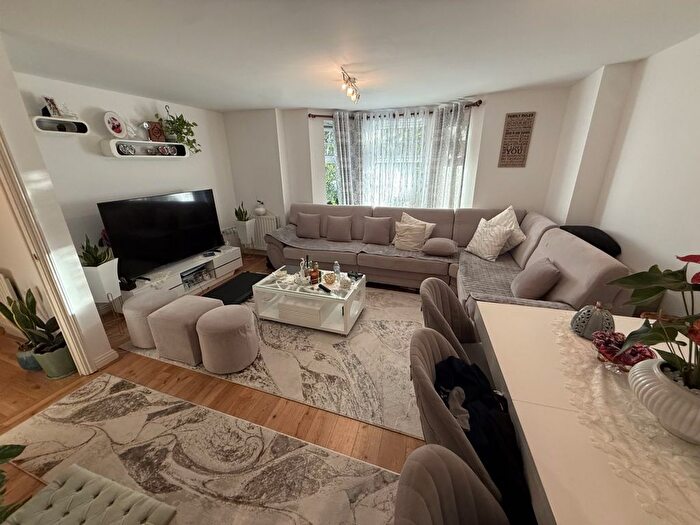 2 Bedroom Flat To Rent In Buttery Mews, Southgate, N14