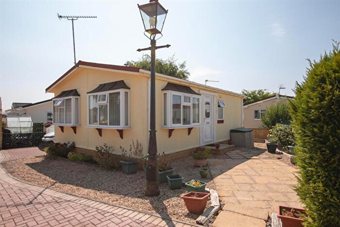 2 Bedroom Park Home For Sale In Lillybrook Estate, Lyneham, SN15