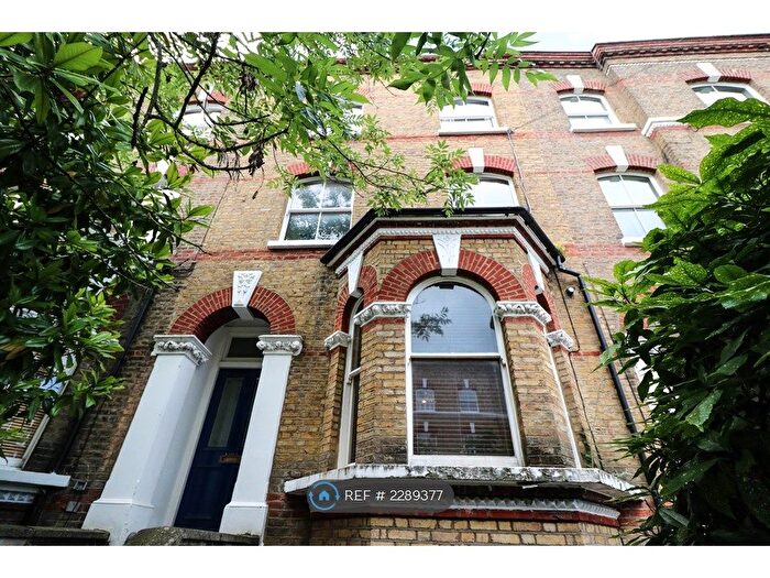 3 Bedroom Flat To Rent In Offerton Road, London, SW4