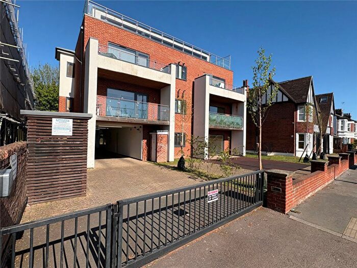 2 Bedroom Flat To Rent In New Wanstead, Wanstead, E11