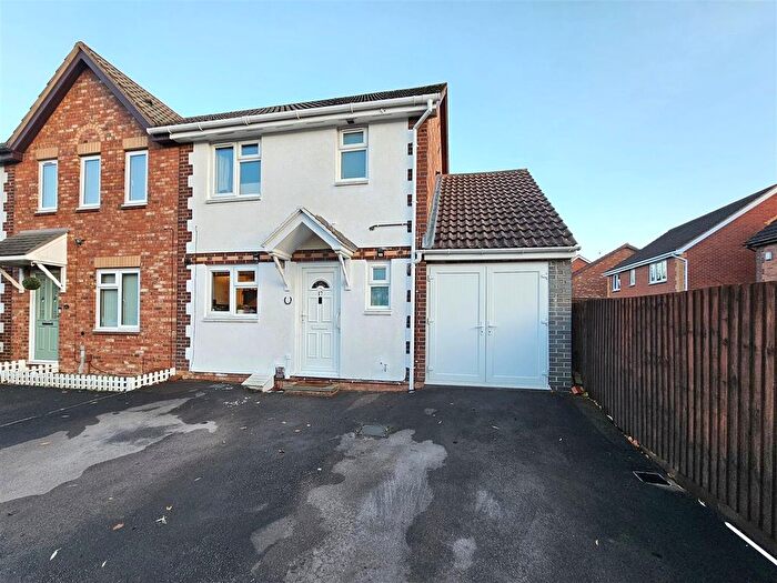 3 Bedroom End Terrace House For Sale In Stocken Close, Hucclecote, GL3