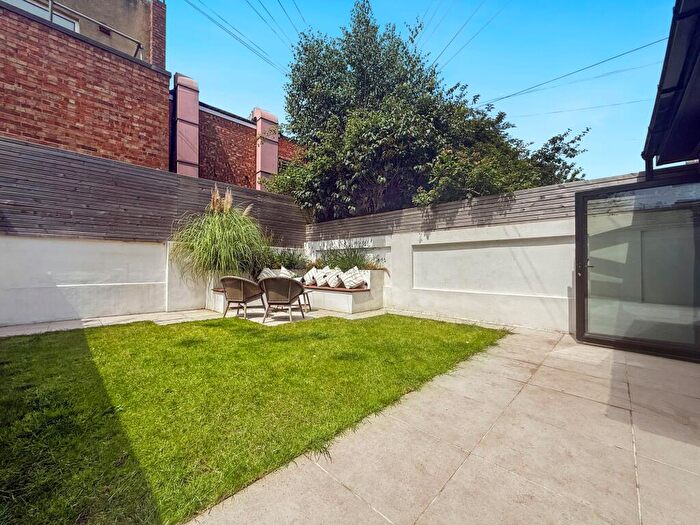 2 Bedroom Flat For Sale In Worcester Villas, Hove, BN3