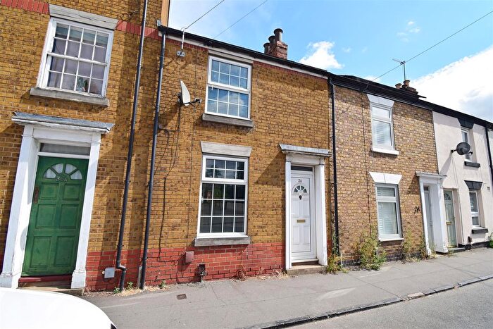 2 Bedroom Terraced House For Sale In Lawford Road, Rugby, CV21