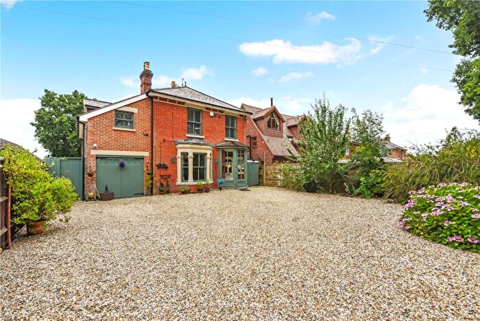 4 Bedroom House To Rent In Scant Road West, Hambrook, PO18