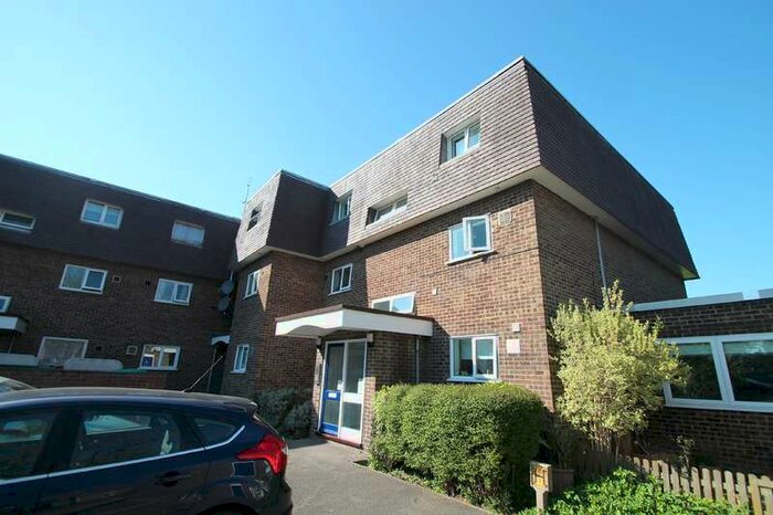 1 Bedroom Flat To Rent In Bays Farm Court, Longford, UB7