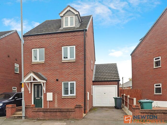 3 Bedroom Detached House To Rent In Revival Street, Bloxwich, WS3