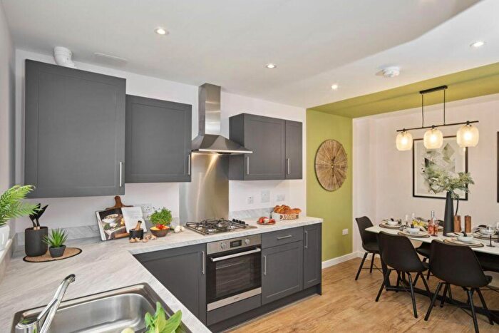 3 Bedroom Semi Detached House For Sale In Henley Road, Ipswich, Suffolk, IP1