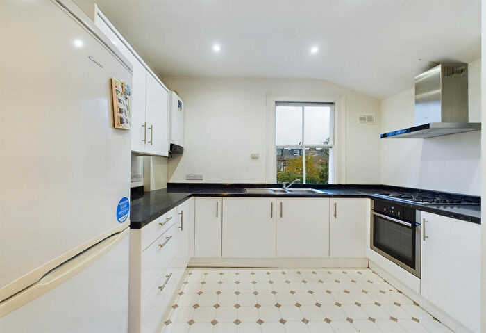 2 Bedroom Apartment To Rent In First Floor Flat, Midmoor Road, London, SW12