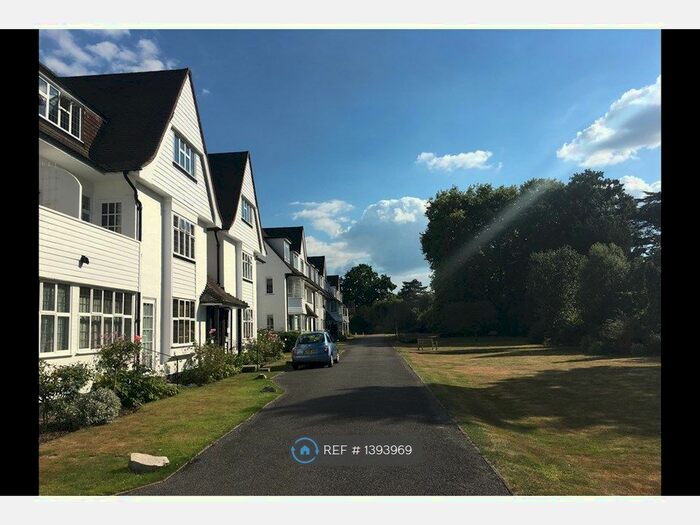 2 Bedroom Flat To Rent In Watts Road, Thames Ditton, KT7