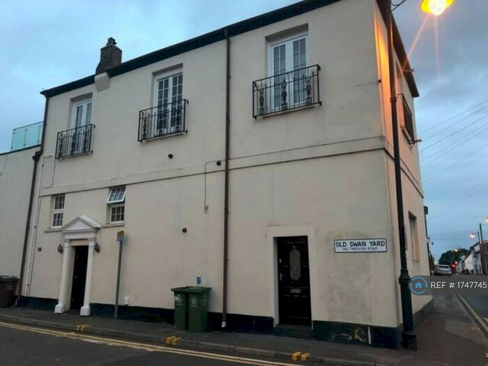 2 Bedroom Flat To Rent In West Street, Carshalton, SM5