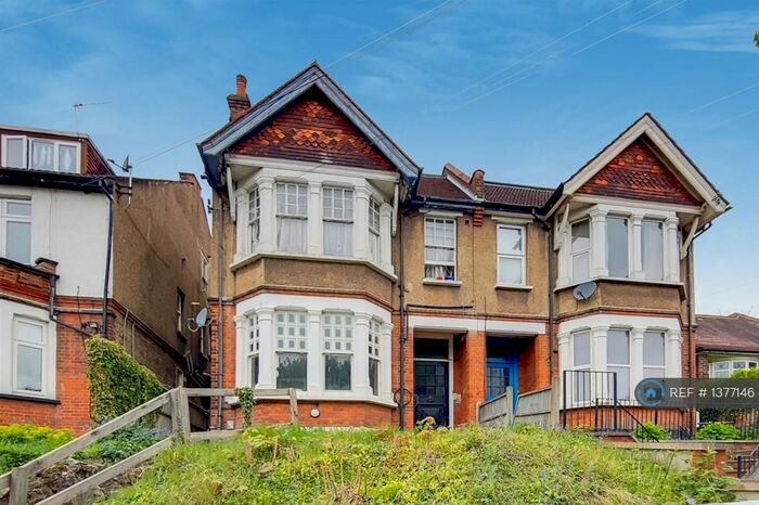 3 Bedroom Flat To Rent In Avondale Road, South Croydon, CR2