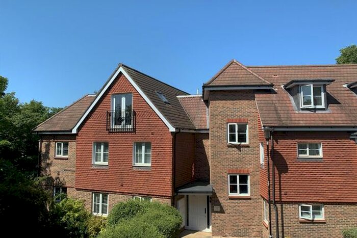 2 Bedroom Flat To Rent In Wey Road, Weybridge, KT13