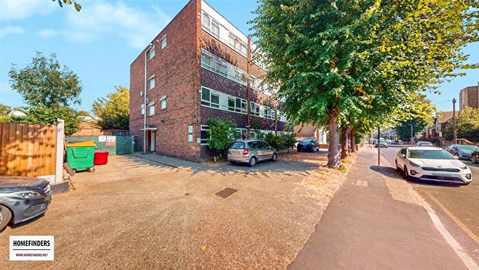 2 Bedroom Apartment For Sale In Carnarvon Road, Stratford, E15