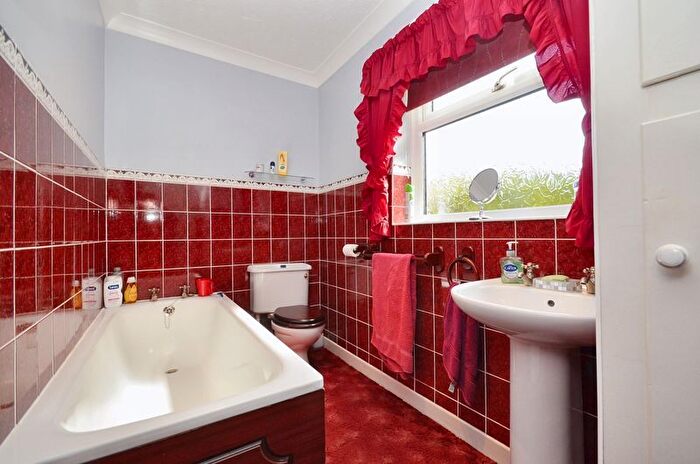 2 Bedroom Semi-detached Bungalow For Sale In Cedar Way, Brixham, TQ5