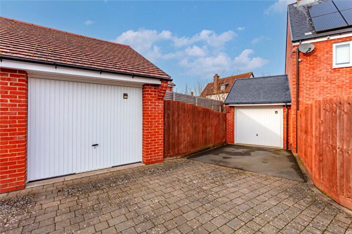 4 Bedroom Detached House For Sale In Chestnut Avenue, Silsoe, Bedfordshire, MK45