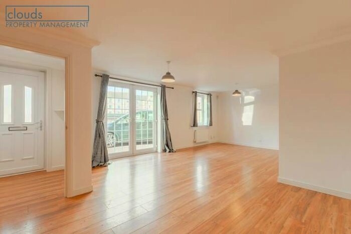 3 Bedroom Flat To Rent In Springfield Street, Edinburgh EH6