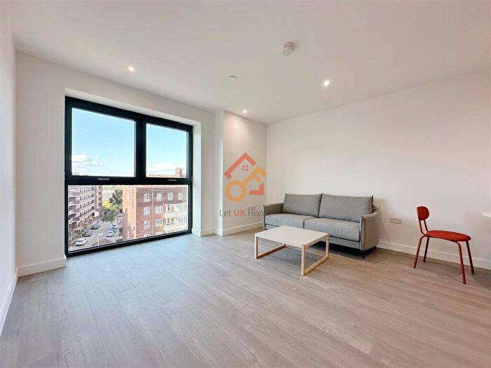 1 Bedroom Flat To Rent In Emperor Point, Dragonfly Walk, London, N4