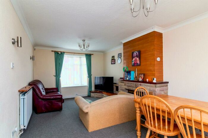 3 Bedroom End Of Terrace House For Sale In Stirling Grove, Clifton, Nottingham, NG11