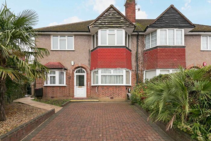 2 Bedroom Maisonette To Rent In Torrington Park, North Finchley, N12