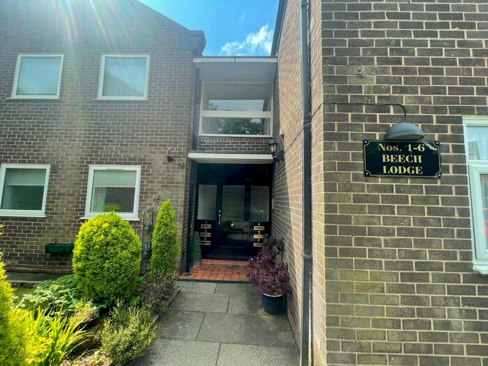 2 Bedroom Flat To Rent In Roe Green Avenue, Worsley, M28