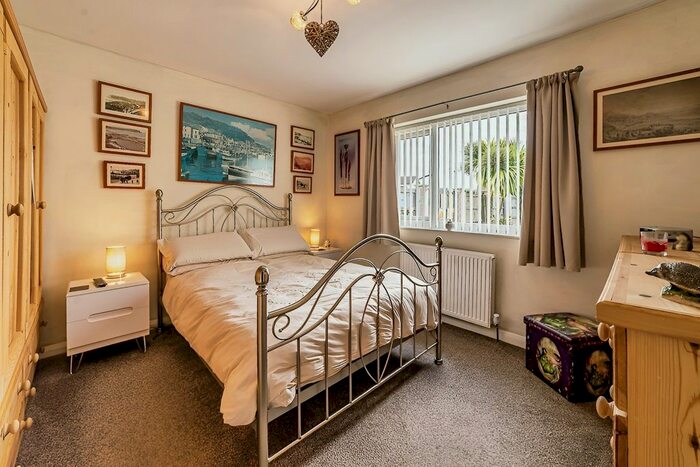 2 Bedroom Detached Bungalow For Sale In High Street, Dunsville, Doncaster, DN7