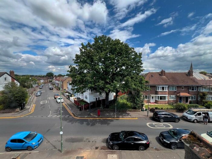 1 Bedroom Flat To Rent In Parkgate Road, Wallington, SM6