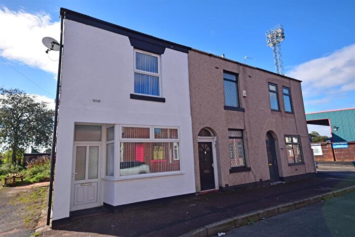 2 Bedroom End Of Terrace House For Sale In Willbutts Lane, Rochdale, OL11