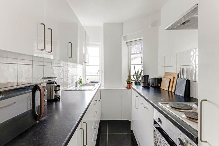 2 Bedroom Flat To Rent In Northwood Hall, Highgate, N6
