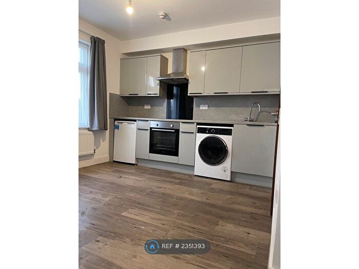 Studio To Rent In Hedge Lane, London, N13