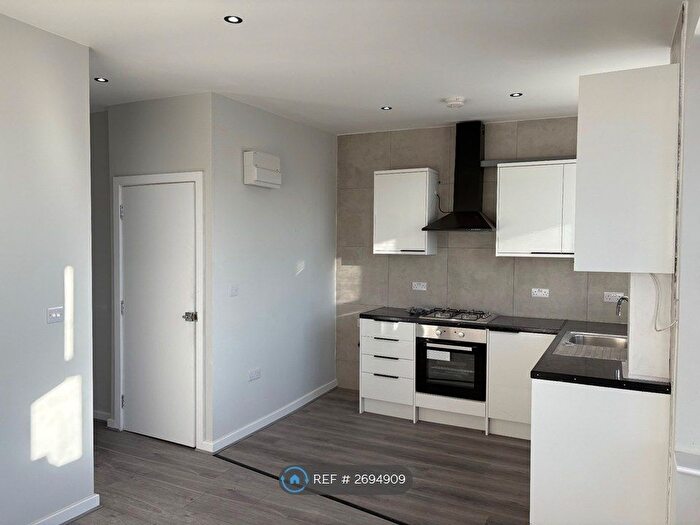 2 Bedroom Flat To Rent In Wellington Road South, Hounslow, TW4