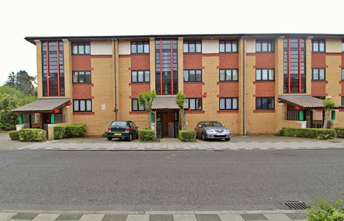 1 Bedroom Flat To Rent In Shackleton Place, Oldbrook, Milton Keynes, MK6