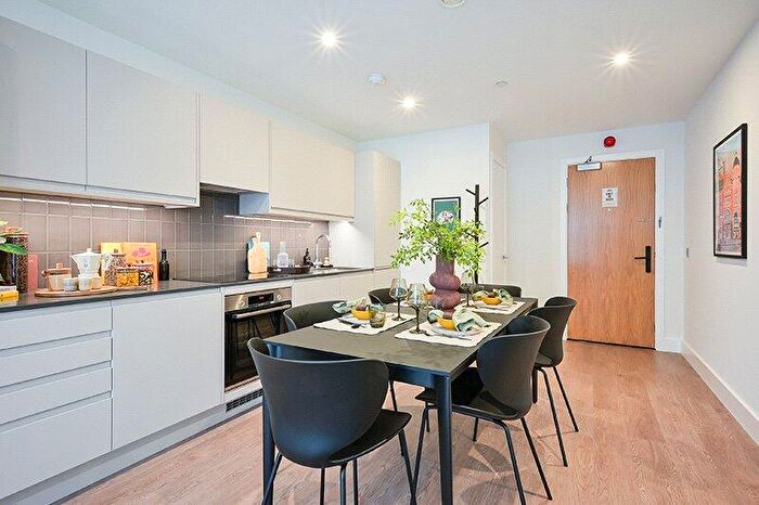 3 Bedroom Apartment To Rent In Uncle Leeds, Uncle Leeds, LS12