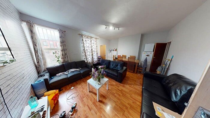 6 Bedroom Semi-Detached House To Rent In Regent Terrace, Leeds, LS6