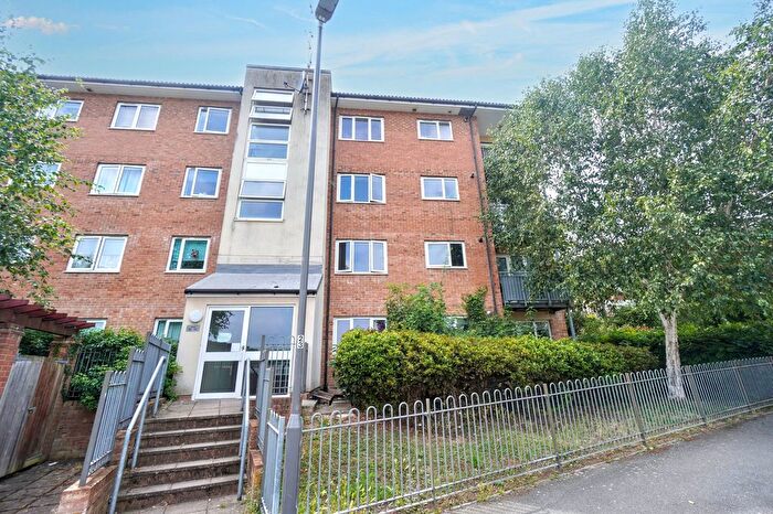 1 Bedroom Flat For Sale In St. Hughs Avenue, High Wycombe, HP13