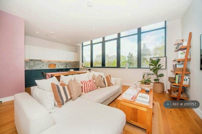 2 Bedroom Flat To Rent In Littleworth Road, Esher, KT10