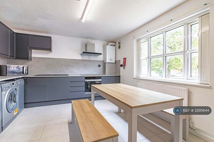 5 Bedroom Terraced House To Rent In Gadd Street, Nottingham, NG7