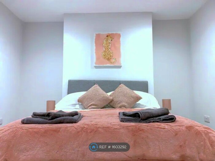 3 Bedroom Flat To Rent In Saxon House, Faversham, ME13