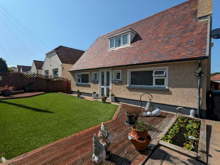 2 Bedroom Detached Bungalow To Rent In Vincent Avenue, Llandudno, LL30