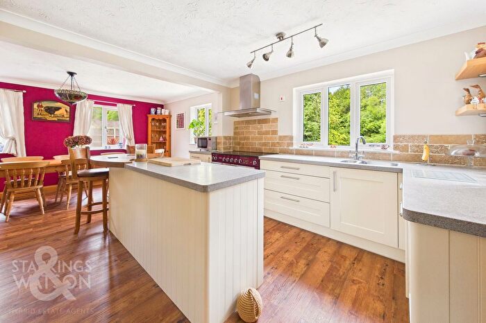 4 Bedroom Detached House For Sale In Yarmouth Road, Blofield, Norwich, NR13