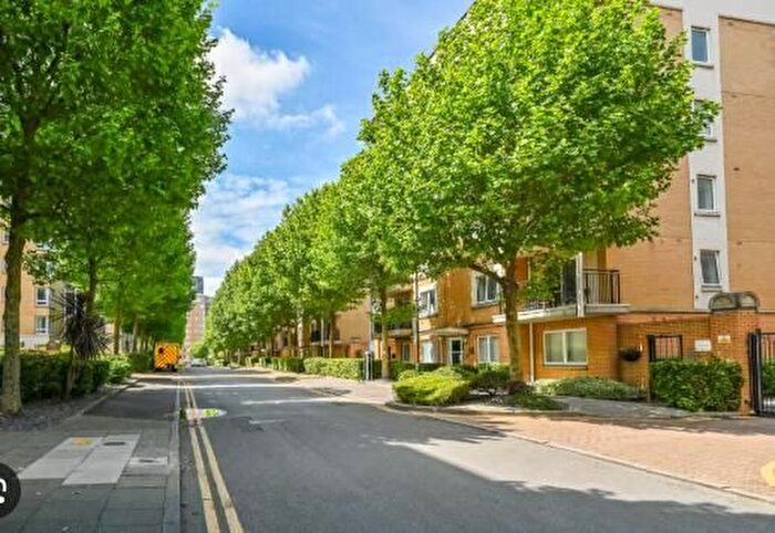 2 Bedroom Flat To Rent In Sail Court, Newport Avenue, East India Quay, London, E14