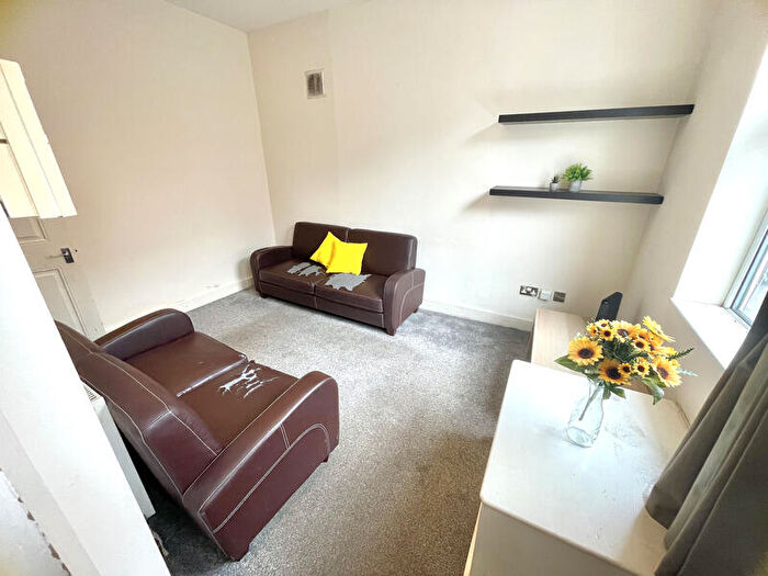3 Bedroom Terraced House To Rent In Kelsall Avenue, Hyde Park, Leeds, LS6